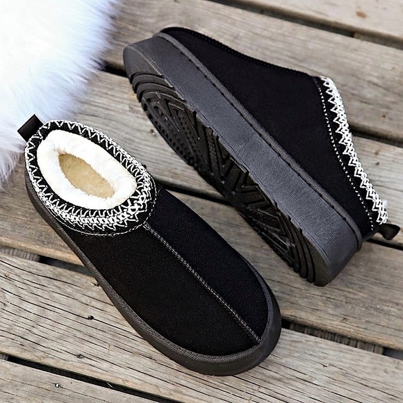 Brand New Women’s Faux Fur Slip On Black Platform Slippers size 8 - Picture 2 of 9